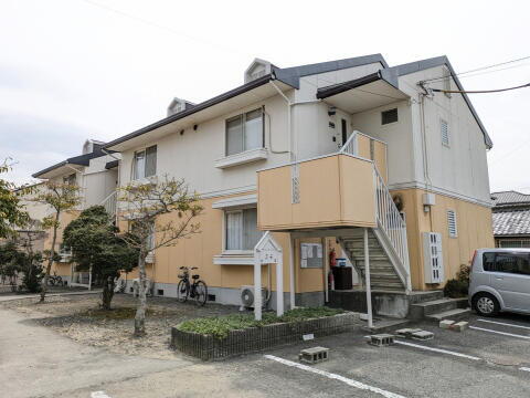 愛媛県松山市越智２丁目 賃貸アパート