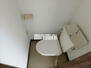 ロフティ菅沼 温水洗浄便座が備わったトイレです。