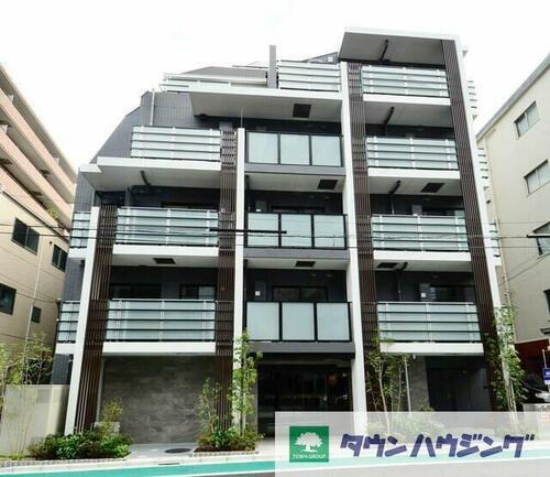 東京都新宿区新小川町 8階建