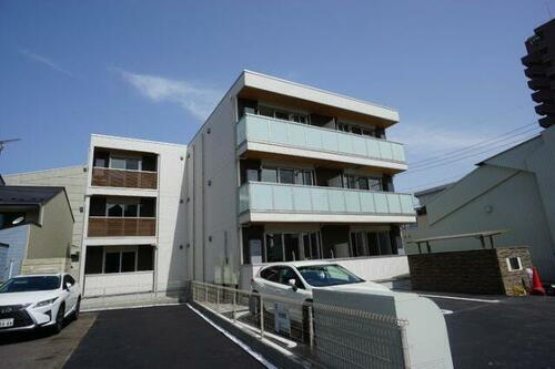 岐阜県岐阜市白山町２丁目 3階建