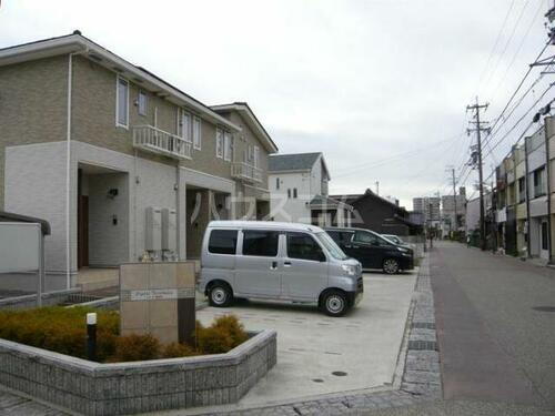 愛知県春日井市鳥居松町８丁目 2階建 築9年3ヶ月