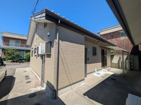 愛媛県松山市中須賀１丁目 賃貸一戸建て