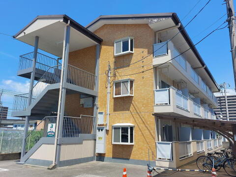 愛媛県松山市宮西３丁目 賃貸マンション