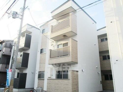 Ｙｓ　ｍａｉｓｏｎ　ＥＣＲＵ 3階建