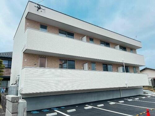 福岡県福津市福間南４丁目 2階建