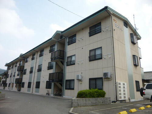 サンエステート小坂 3階建