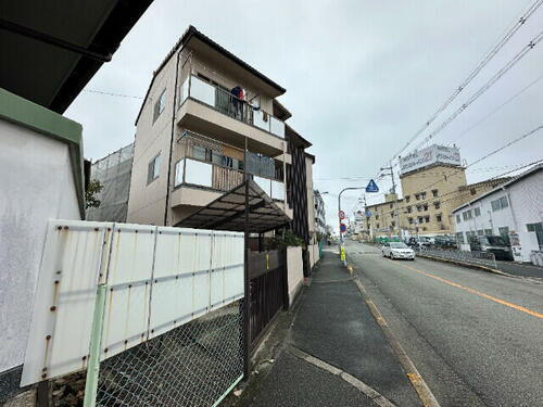 村路マンション 3階建