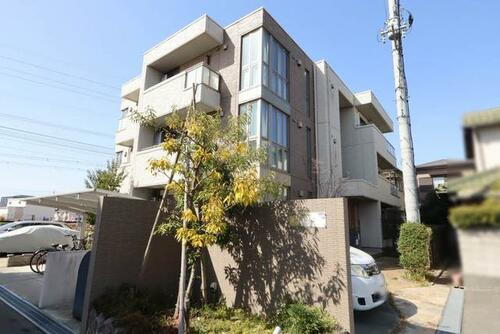 シャーメゾン南茨木 3階建