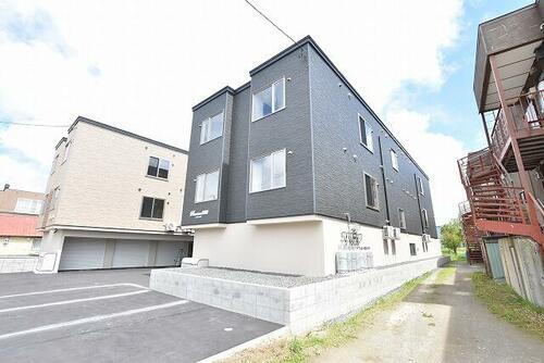 プレザント篠路 2階建