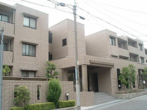 兵庫県神戸市東灘区西岡本５丁目 3階建