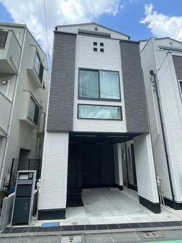 東京都渋谷区代々木４丁目 地上3階地下1階建 築1年11ヶ月