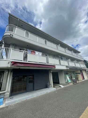 メゾン由比浜 3階建