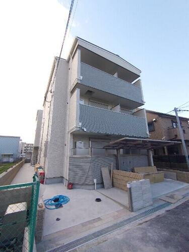 大阪府池田市神田１丁目 築2年1ヶ月 3階建