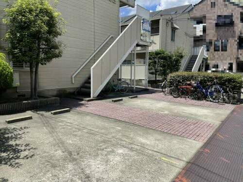 フラット泉尾 2階建