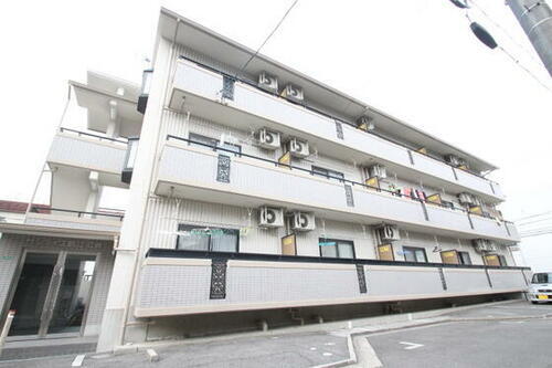 広島県安芸郡府中町鶴江１丁目 3階建