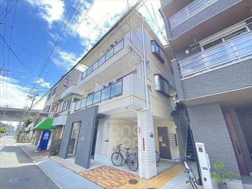 大阪府茨木市沢良宜東町 3階建