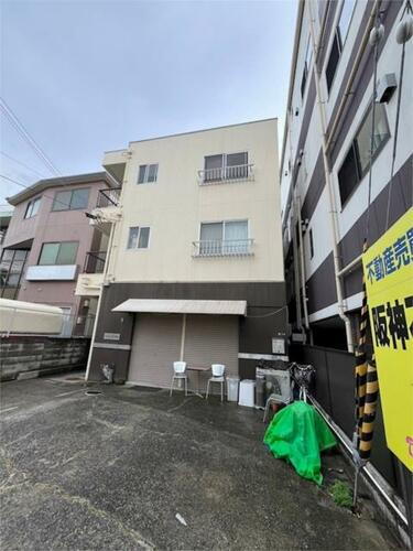 兵庫県尼崎市東大物町２丁目 3階建