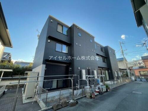 広島県呉市広中新開２丁目 3階建