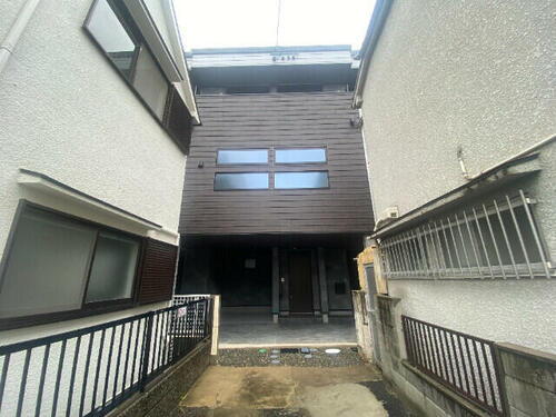 Ｓｔ．Ｒｅｓｉｄｅｎｃｅ芦屋川 3階建