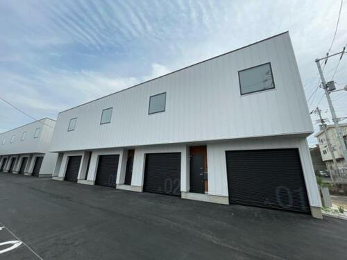 ＬＵＡＮＡ　ＧＡＲＡＧＥ　空港通り 2階建