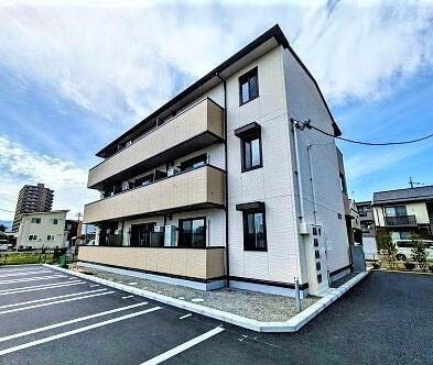 クラージュ 3階建