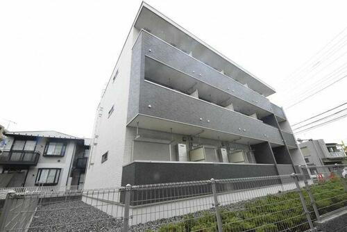 神奈川県鎌倉市大船４丁目 3階建