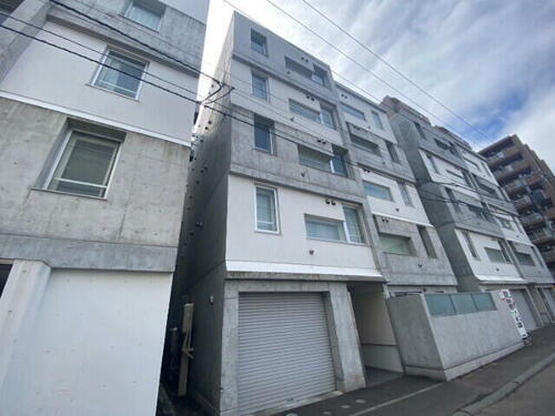 北海道札幌市中央区北四条西１７丁目 5階建 築9年8ヶ月