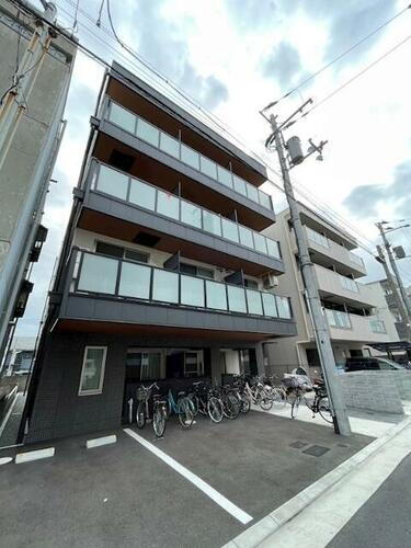 兵庫県尼崎市富松町１丁目 4階建
