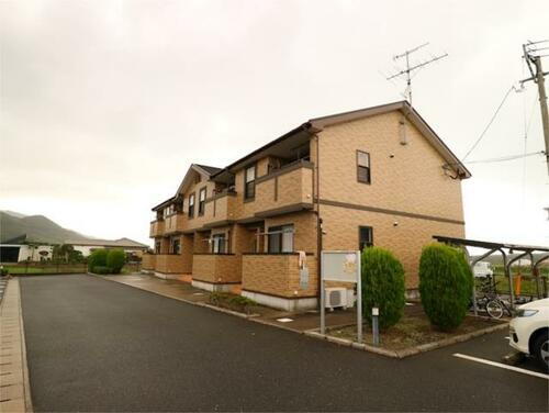 ファミーユＭ　Ａ棟 2階建