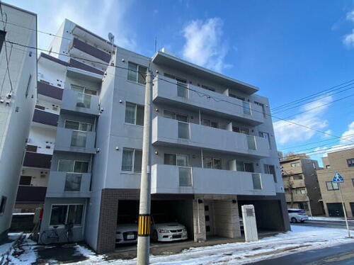 北海道札幌市中央区北六条西２３丁目 4階建 築17年9ヶ月
