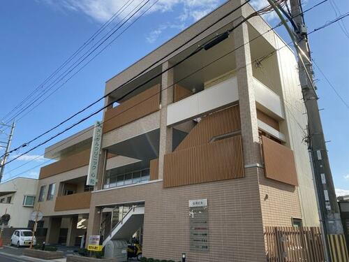 兵庫県姫路市大塩町 3階建