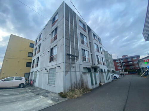 北海道札幌市中央区南十三条西６丁目 4階建 築18年9ヶ月