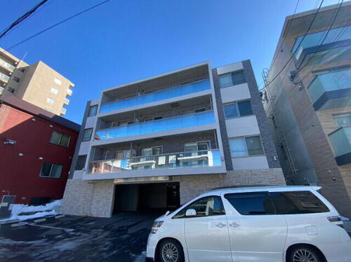 北海道札幌市中央区南十条西１３丁目 4階建