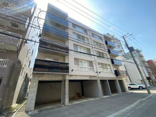 北海道札幌市中央区北六条西２５丁目 5階建 築6年8ヶ月