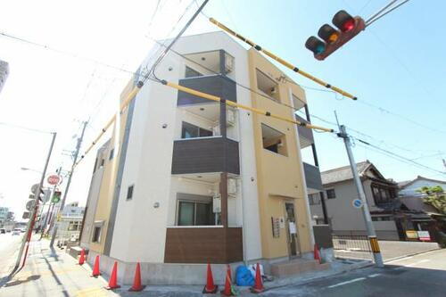 ディアコート日比野 3階建