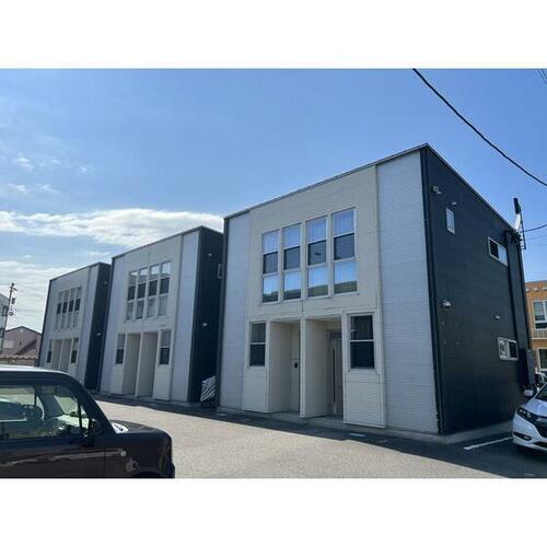 富山県富山市常盤台 テラスハウス