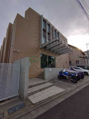 東京都世田谷区代田２丁目 地上3階地下2階建