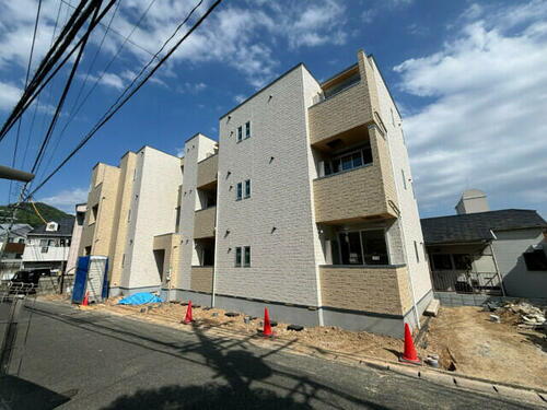 福岡県福岡市東区下原４丁目 3階建