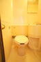 ヴィラ・ビアンカ 白を基調とした空間で清潔感のあるトイレです♪