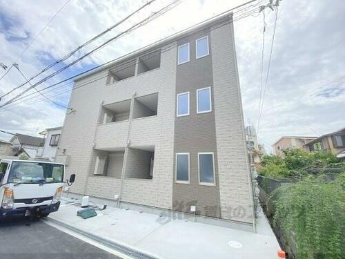 大阪府枚方市宮之阪３丁目 3階建