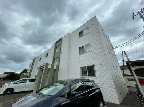 北海道札幌市北区北二十五条西１４丁目 3階建