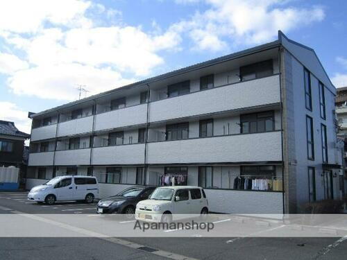 ファミーユα 3階建
