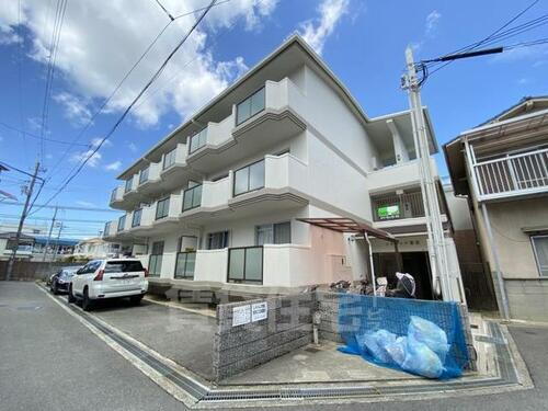 レオパレス香里 3階建