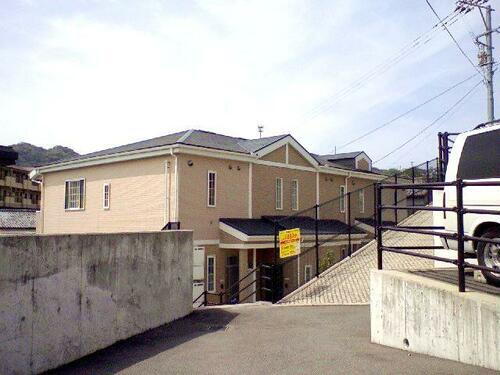 長崎県長崎市滑石２丁目 2階建