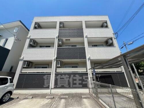 大阪府高石市千代田４丁目 3階建