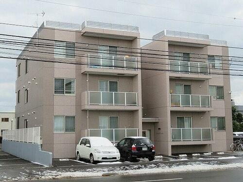 北海道札幌市白石区菊水上町一条２丁目 3階建