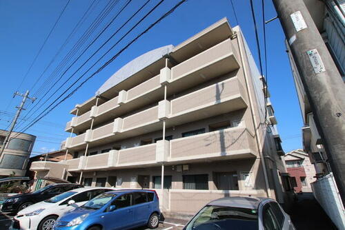玄武館 4階建