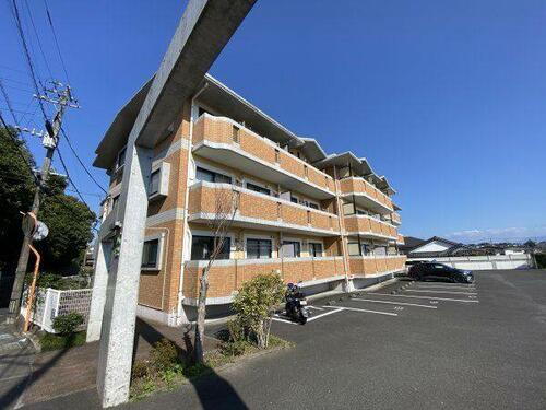 サンヒルズ坂之上 3階建
