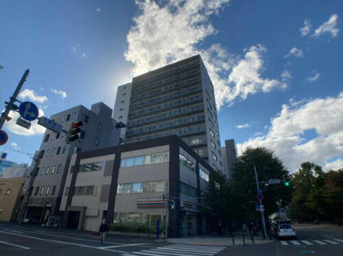 北海道札幌市中央区大通西１３丁目 14階建 築16年10ヶ月