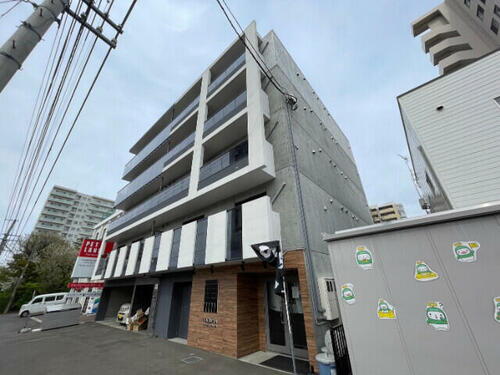 北海道札幌市中央区南十一条西１４丁目 5階建